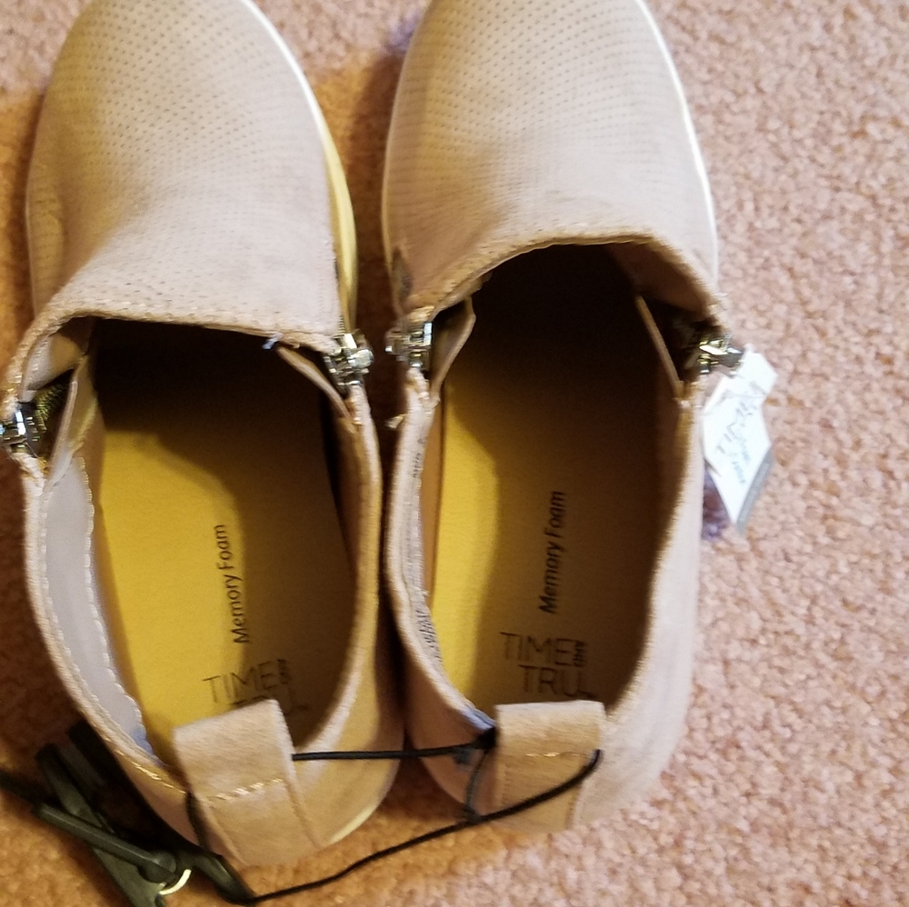 Boots - Picture 2 of 3